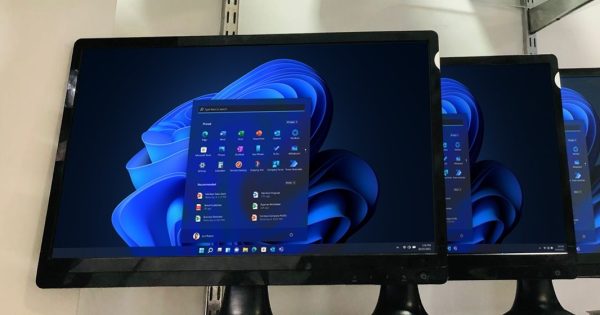 20" WIDE LED MONITOR USE